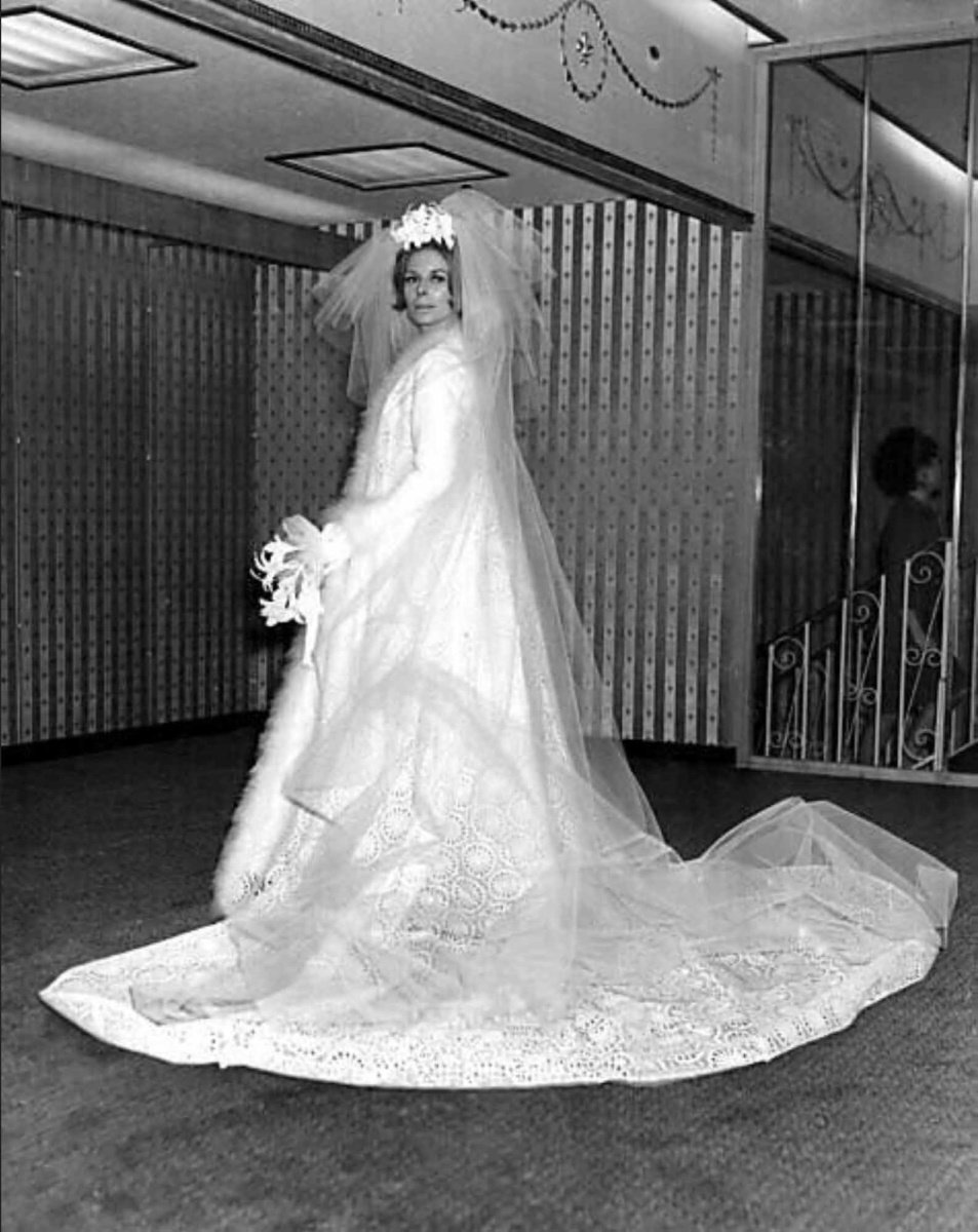 premiere collection de robes pronuptia présentée à Paris en 1965